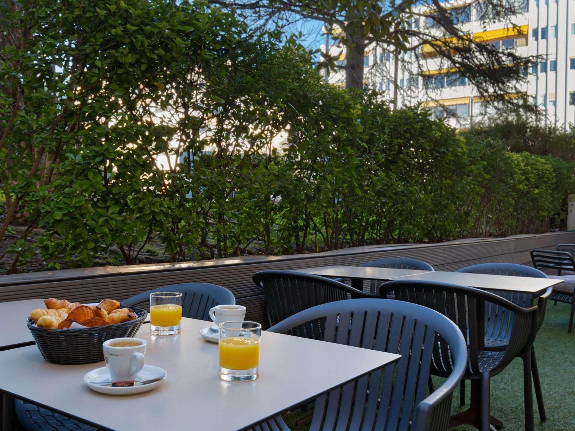Ibis Styles Cannes Le Cannet Exterior foto